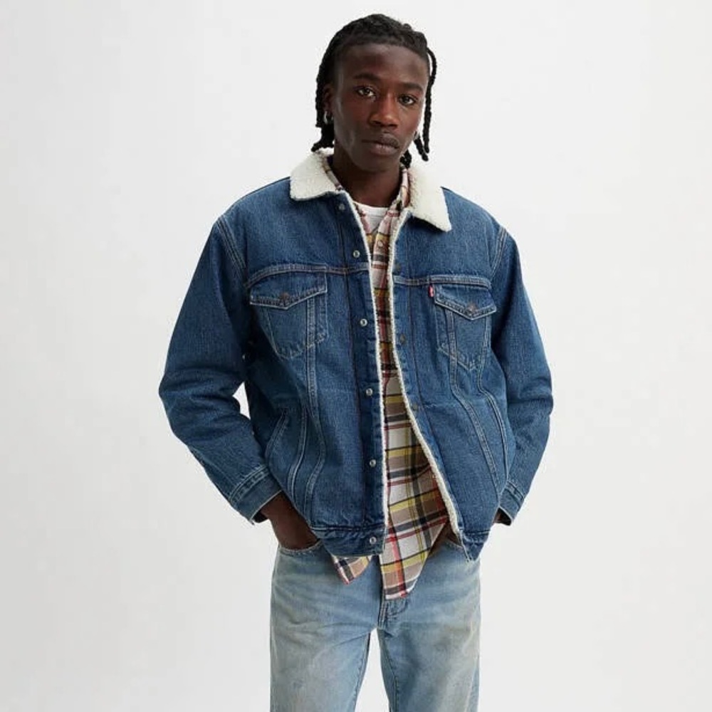 NWT Levi’s Relaxed Fit Sherpa Lined Trucker Jacket in Medium Wash Denim Men’s XL